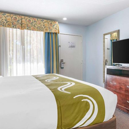 Quality Inn Sarasota North Near Lido Key Beach Exterior foto
